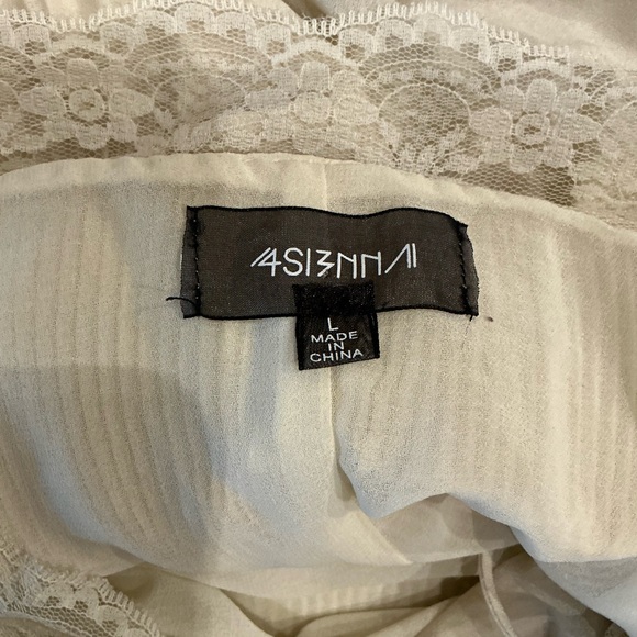 4l3NNA Ivory top w/Lace ~ L - Picture 4 of 4